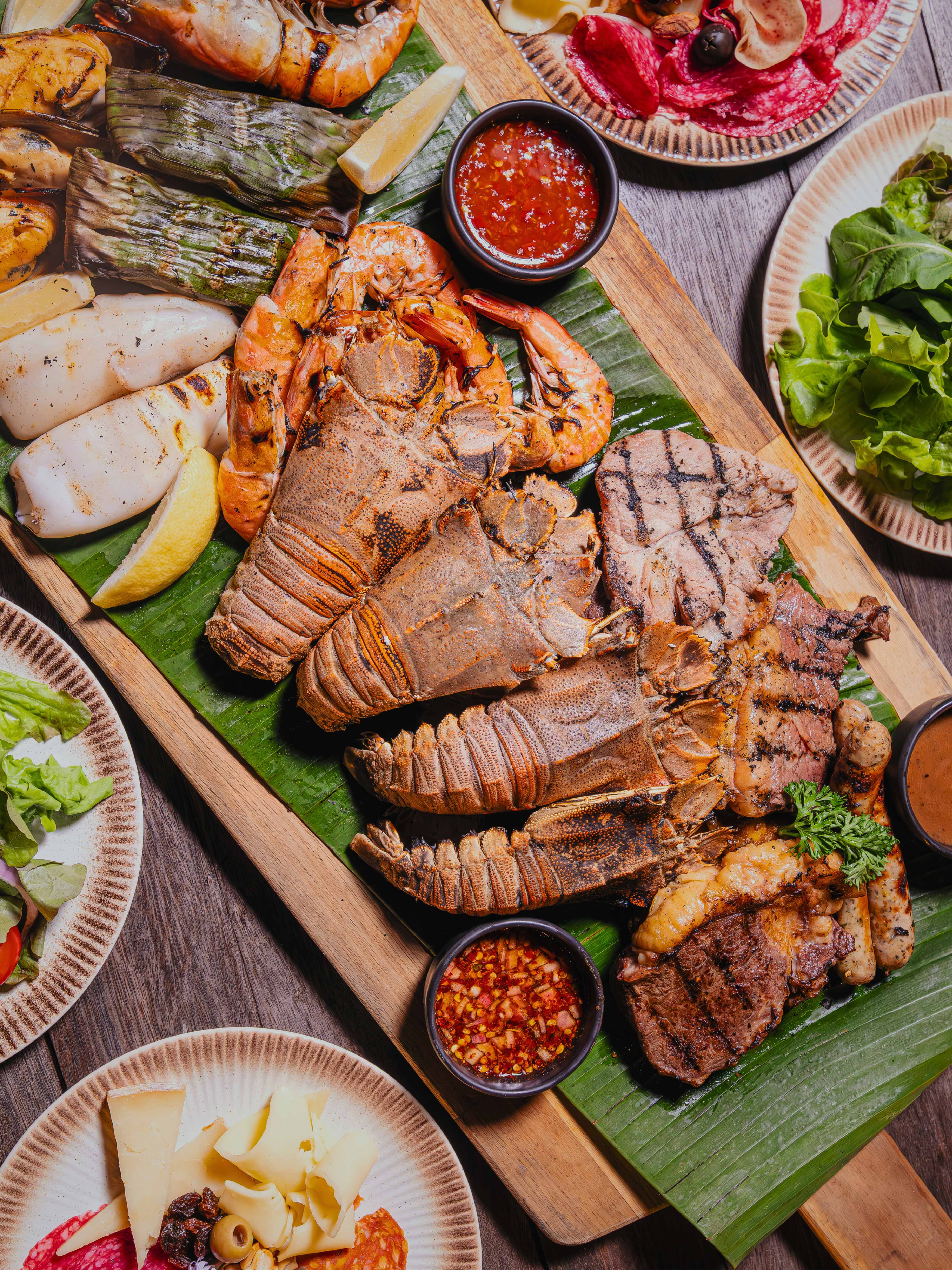 Experience SeaFest Night with Phuket seafood, premium oysters, Raclette, Beef Pho, fine cheeses and global comfort bites, freshly prepared at joyful live cooking stations.